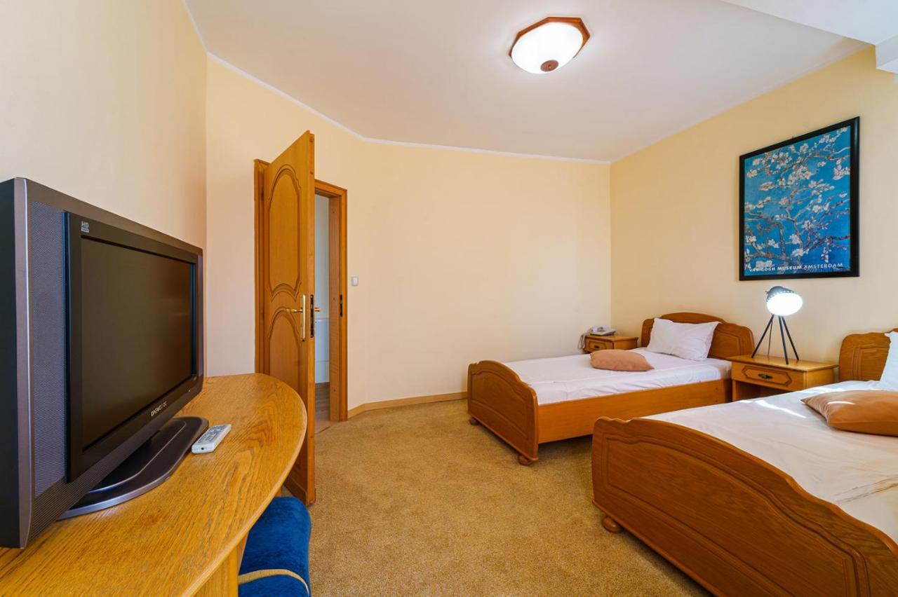 Hotel Avion - Self Check In プロヴディフ エクステリア 写真